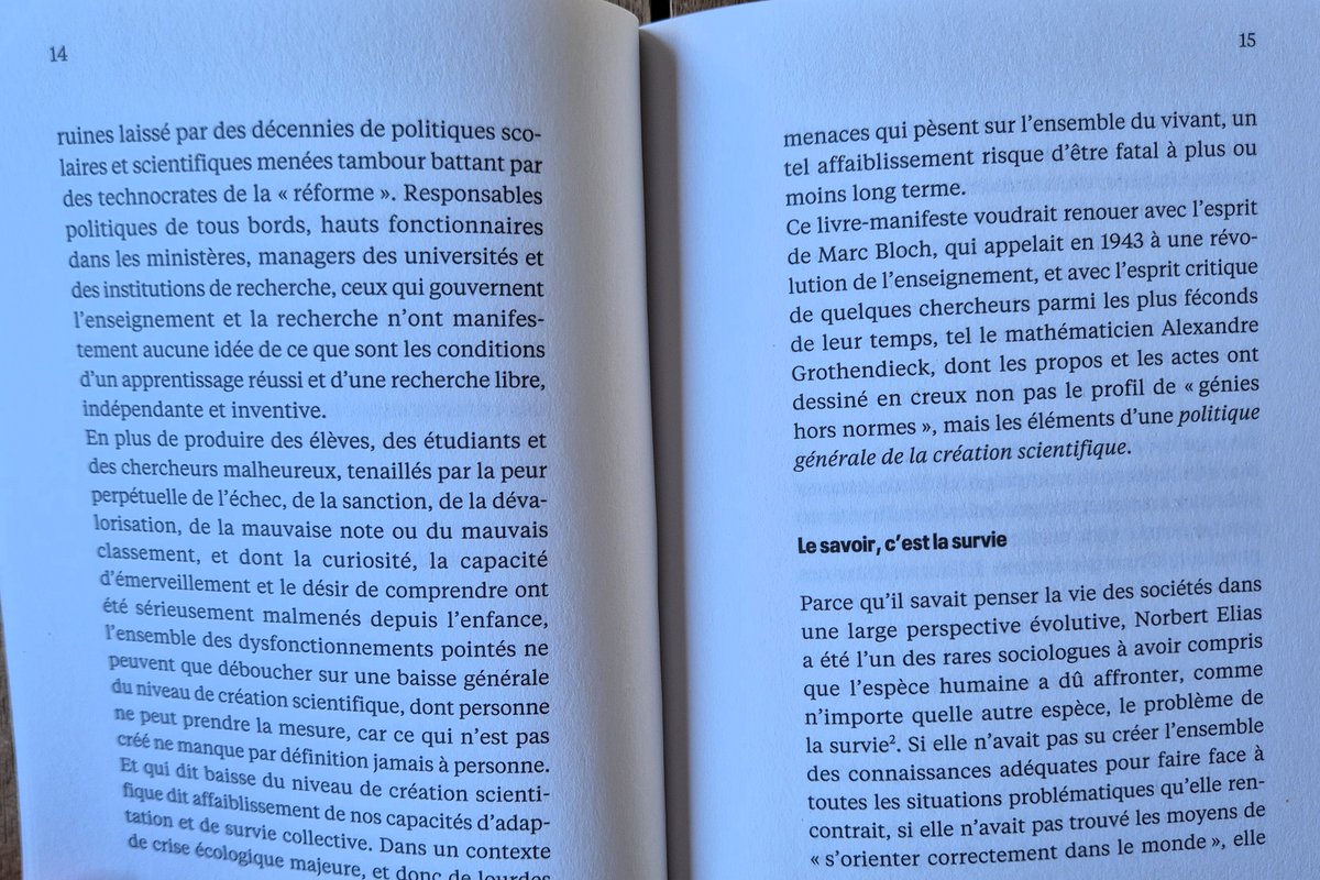 Il faut vraiment lire (2 heures):
Bernard Lahire, Savoir ou Périr.
Il nous amène à réfléchir sur nos pratiques et est rempli d'exemples pertinents.