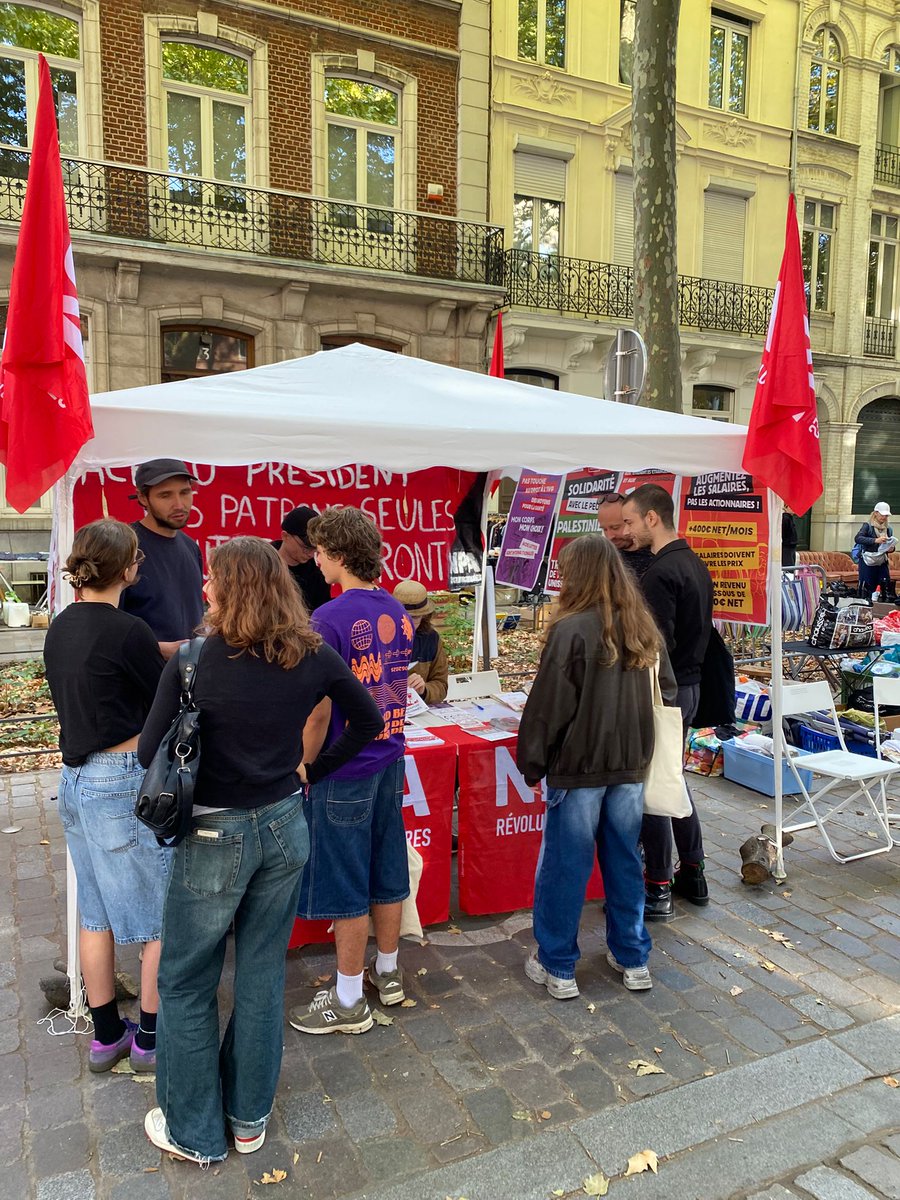 npaj_revo_lille's tweet image. Le stand du NPA-Révolutionnaires est installé pour la Braderie !
Retrouvez-nous tout le week-end boulevard Denis Papin, entre la porte de Paris et le parc Lebas !