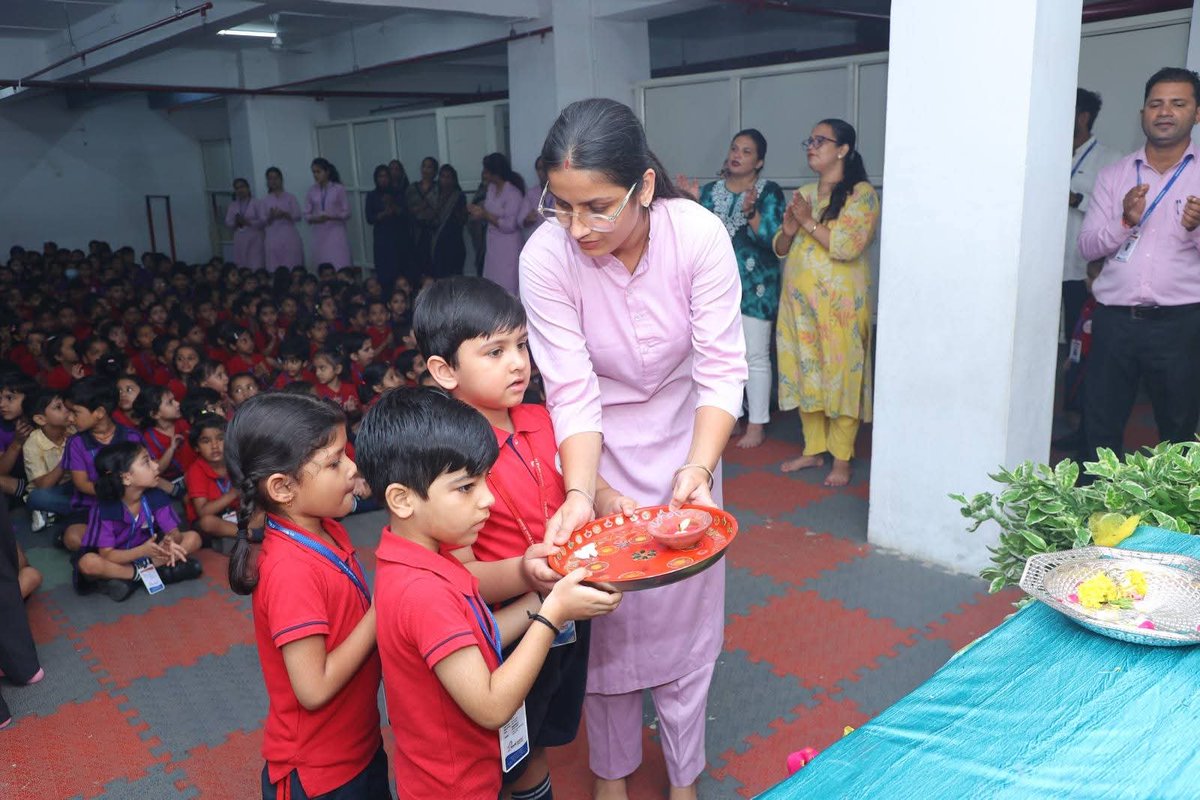 7iworldschool_g's tweet image. The arrival of Lord Ganesha brought joy, positivity, and devotion all around. With chants of Ganpati Bappa Morya, students and teachers celebrated Ganesh Chaturthi with great zeal. 

#7iworldschool
#GwaliorSchool
#GaneshChaturthi
#GanpatiCelebration
#SchoolFestivities