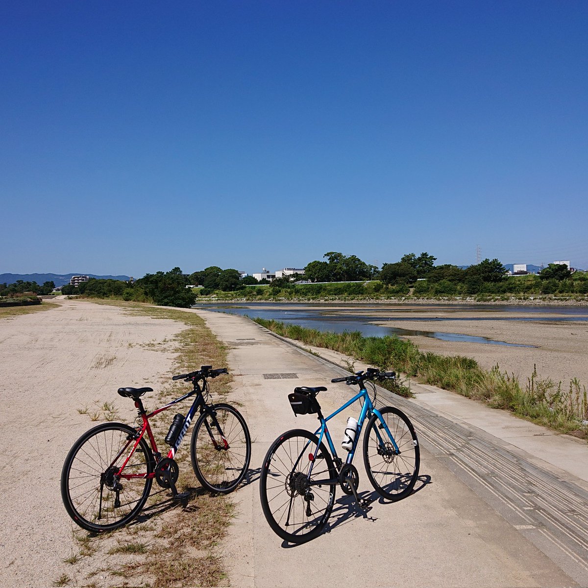 hazeworks's tweet photo. 今日は猪名川から尼崎を経由して武庫川CRというサイクリング。用事があったので軽めにしました。
#ESCAPERDISC #CROSTAR #GIANT https://t.co/ptzhm4LYMT