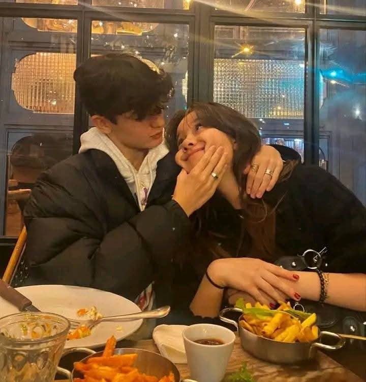 "You deserve a calm love with someone who gives you best friend energy, makes you laugh, and never stops flirting with you. someone who learns your love language just to treat you right and make you feel loved properly."

🇬  🇴   🇴    🇩 🌻
🇦 🇫  🇹 🇪 🇷 🇳  🇴    🇴 🇳