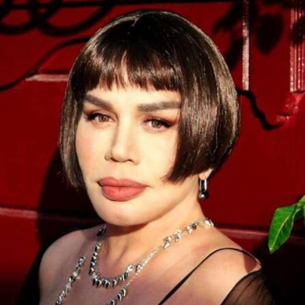 Sezen Aksu, Türkiye'ye gelmiş en sinsi, en manipülatif kişilerinden birisi:
- ilk 'çözüm' sürecini desteklemeyenler için 'iki cihanda lekelisiniz' demişti
- PKK'yı çağrıştıran kıyafetlerle konser vermişti
- koyu Sırrıcı
- babası FETÖ okullarını kuran Sami Yıldırım