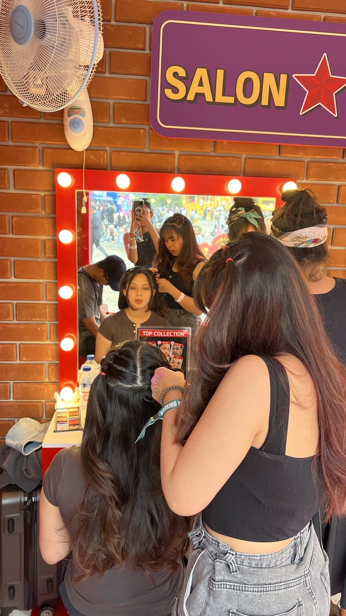 roadsario's tweet image. Jalanan langsung berubah jadi party vibes, thanks to Pawai Bintang #BINTANGBerpestapora2025