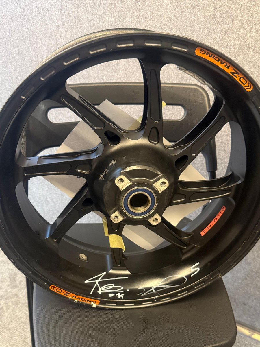 📣 Our friends <a href="/lcr_team/">LCR Team</a> have donated some unique items you can WIN!

☑️ Boots signed and worn by <a href="/JohannZarco/">Johann Zarco</a>
☑️ 2 x Honda RC213V wheels signed by riders @johannzarco and <a href="/SomkiatChantra/">Somkiat Chantra</a> 

Bid here 🔗 charitystars.com/foundation/two…

Good luck bidders! 🤞

#MotoGP #motorcyclessavelives