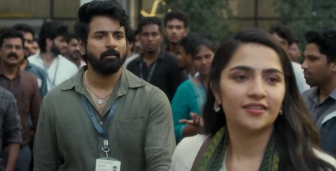 Avinash_R13's tweet photo. I disliked how this scene starts quite randomly. And then, as #Sivakarthikeyan gets on that phone call, his performance made me feel bad for Raghu... 

And then I disliked the scene again when a couple of actors in the background were still sarcastically laughing when he was breaking down. Felt they shouldn't have been even smiling in that frame. It was a miss from the director's side. 

Then, #RukminiVasanth walks in, lights up the screen, puts a smile on SK's face, and I forgot everything else. 

That, in a way, is what I thought of #Madharaasi too. It misses in important moments, but when it gets things right, it is tough to not be swayed by it.