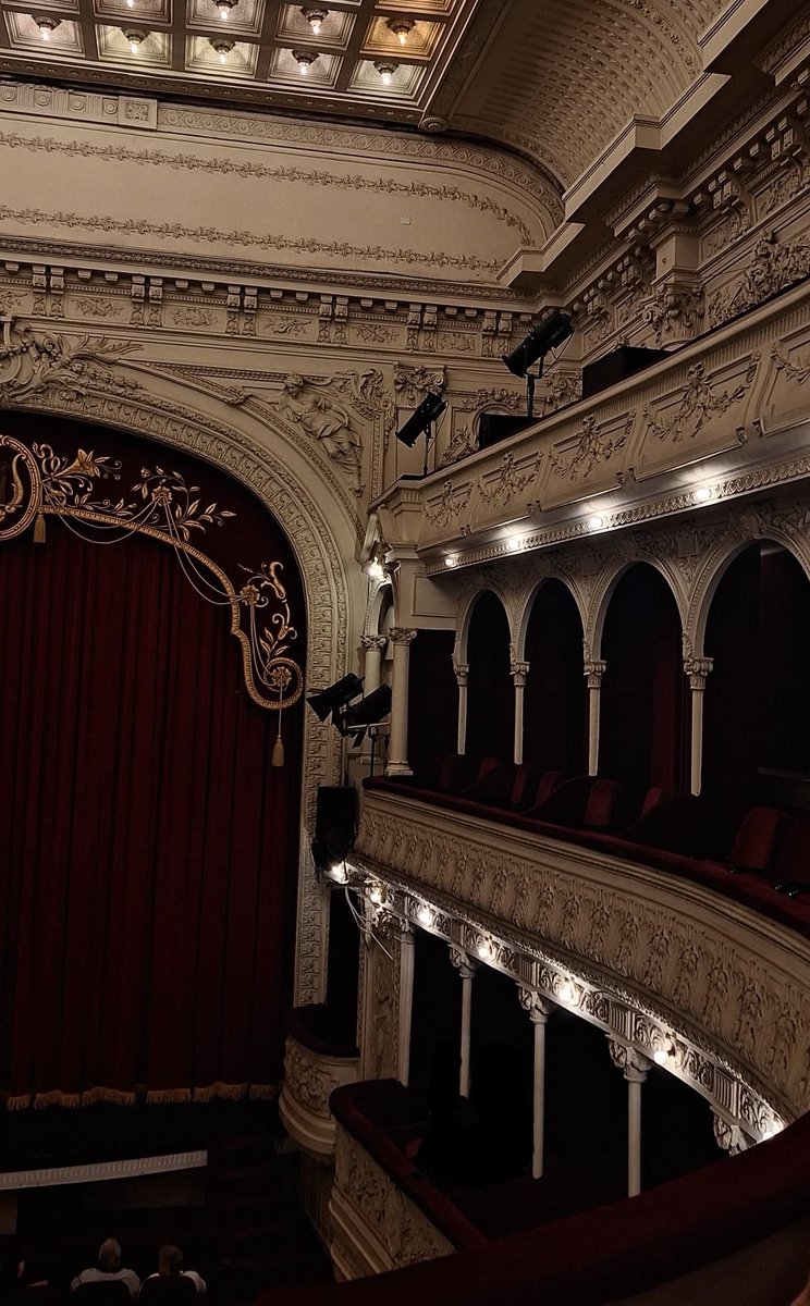 이번 여행에서 가장 기대되는 일정
세계에서 가장 아름다운 극장으로 알려잔 프라하 국립극장이랑 비엔나 오페라하우스에서 발레랑 오페라공연 예매해뒀듀….💃🏻🥂✨
저너무설레요