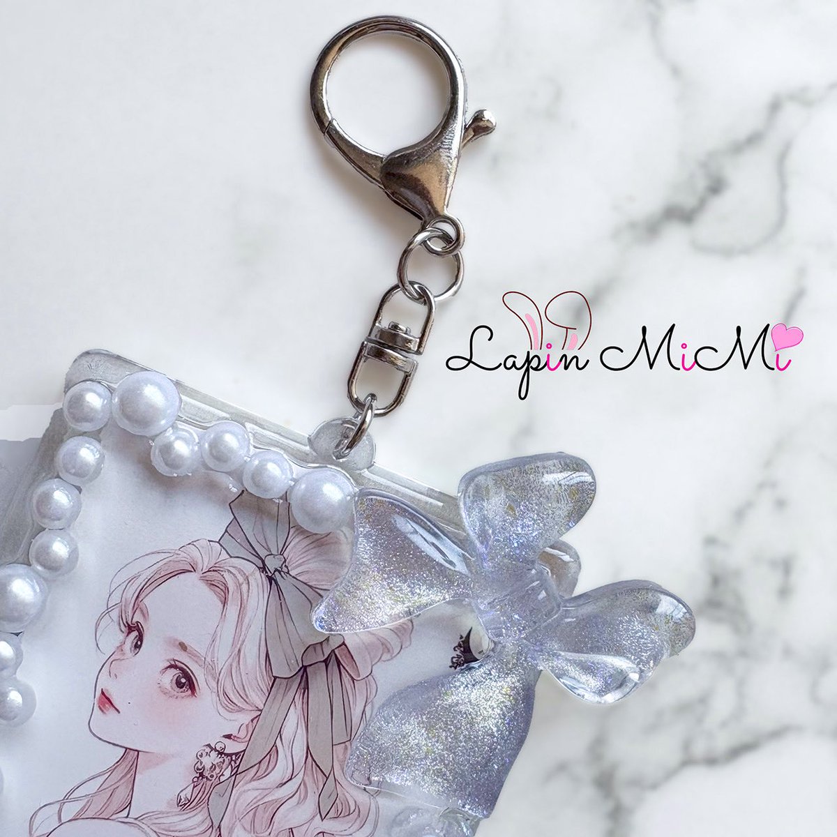 久しぶりにキーホルダータイプの
全面レジンのトレカケース作りました⟡.·*.
minneやBOOTHなどに販売してます！

 #ハンドメイド  #ハンドメイド作家になりたい
  #レジン  #トレカ  #チェキ  #推し活  #カード