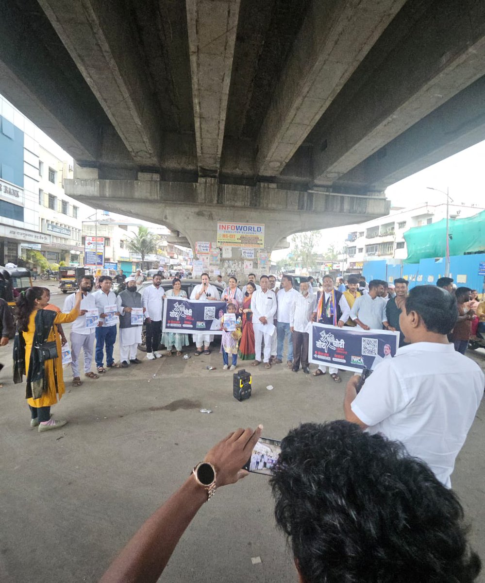 UWCforYouth's tweet photo. Team IWC Pune stood strong at #DehuRoad, protesting against #VoteChori in strength with @RahulGandhi ji.

This fight is not just about elections, it’s about saving democracy and protecting every Indian’s Fundamental Right to Vote.

With the spirit of unity, IWC, IYC and Congress workers raised the slogan #VoteChorGaddiChhod, spreading awareness through the #VoterAdhikarYatra.

#IWCWithRahulGandhi ♥️
#Pune #Maharashtra #Bihar #ECI
#Mumbai #BJPDestroysDemocracy
