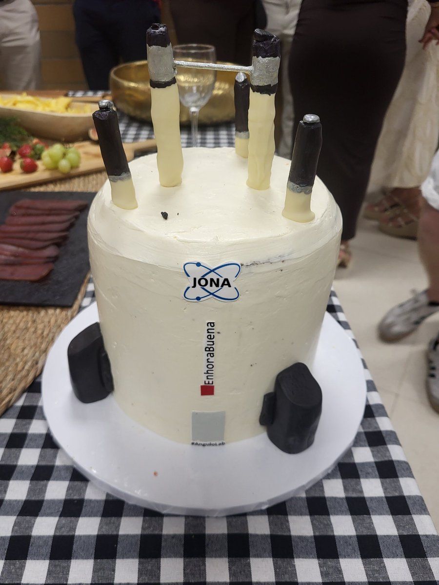Big congrats to <a href="/jonaramirez33/">Jona Ramírez</a> for his successful defence of his PhD Thesis. Thanks to the panel <a href="/AlbaSilipo/">Alba Silipo</a> <a href="/pcorzana/">Francisco Corzana</a> Pedro  Nieto, Victoria Gomez, and Miguel A. Rodríguez Carvajal.
Great NMR cake for the celebration!!! <a href="/cicCartuja/">cicCartuja</a> <a href="/IIQ_US_CSIC/">IIQ (CSIC-US)</a> <a href="/CSIC/">CSIC</a>