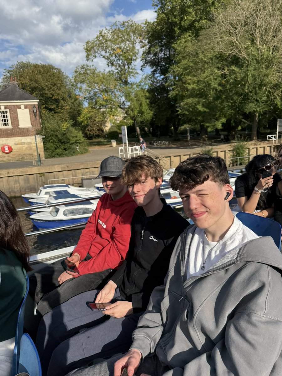 Linlithgow Academy English tweet media