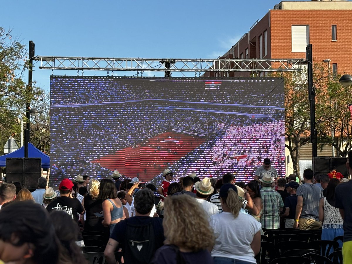 🎾 El Ayuntamiento de Murcia instalará mañana domingo una pantalla gigante en El Palmar para apoyar a Carlos Alcaraz en la final del US Open.

👉🏻 La retransmisión del encuentro se realizará a partir de las 20:00h en la calle Pintor Pedro Cano.

ℹ️ centromedios.murcia.es/PUBLICO/NotaPr…