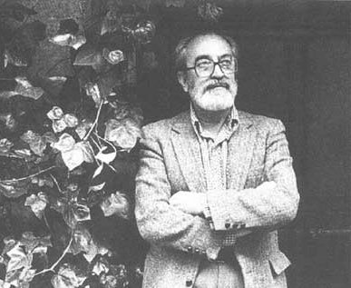 "Para vivir un año es necesario
morir muchas veces mucho".
Ángel González habría cumplido hoy cien años. Sus versos no tienen edad, porque son inmortales.