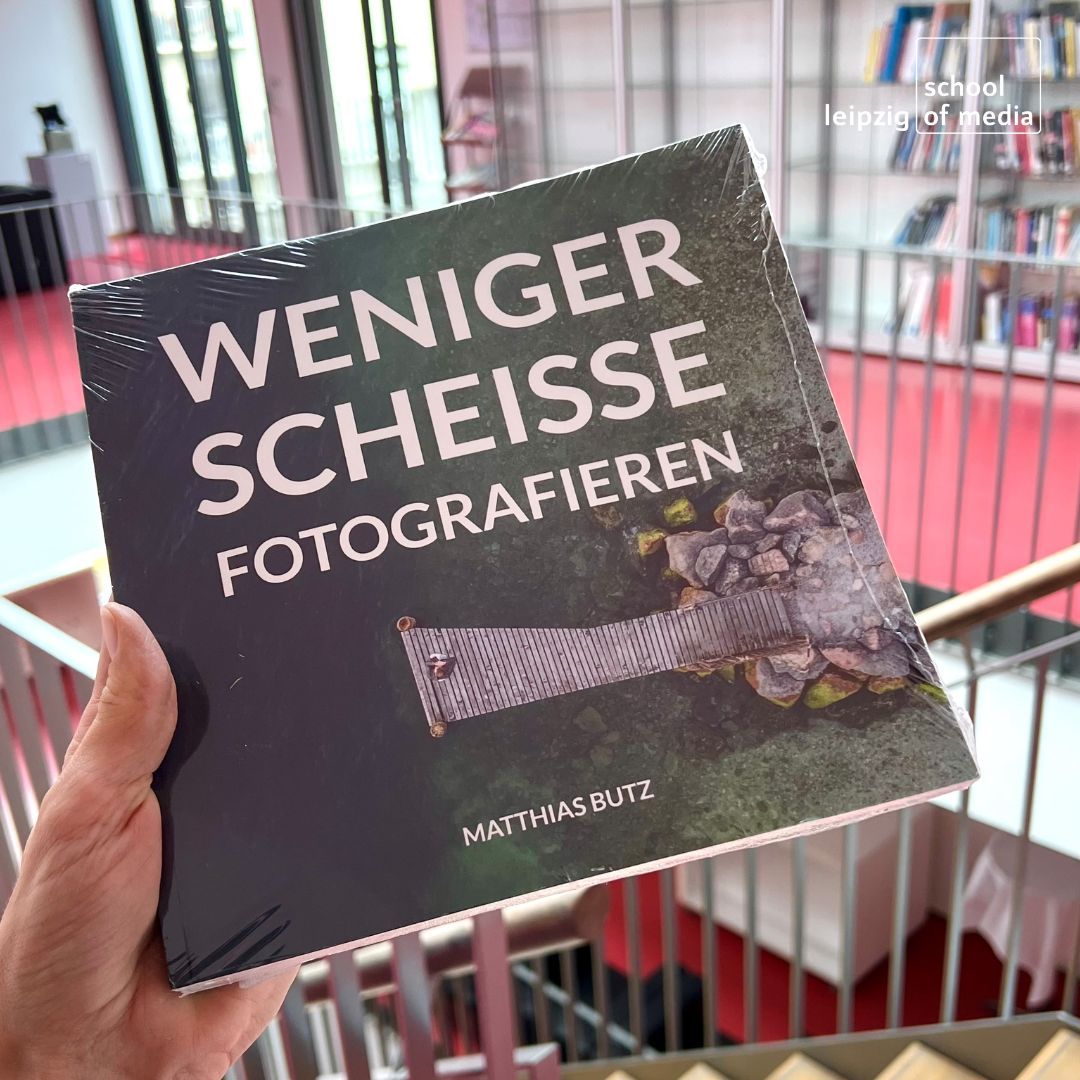 📚 Heute ist #LiesEinBuchTag! 
Passend dazu gibt’s im Seminar "Fotografie für Instagram &amp; Social Media das Buch „Weniger Scheiße Fotografieren“ von Trainer Mattias Butz gratis dazu.

Infos zum Seminar:
leipzigschoolofmedia.de/fotografie-ins…