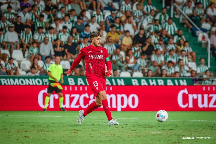 Algunos entendieron ayer que lo ideal era pitar cada toque de nuestro capitán. Así juega el #CórdobaCF desde la 23/24 y así volvimos al fútbol profesional. Seamos más inteligentes.

#futmasc #LaLigaHypermotion #SegundaDivisión #Cordobesismo