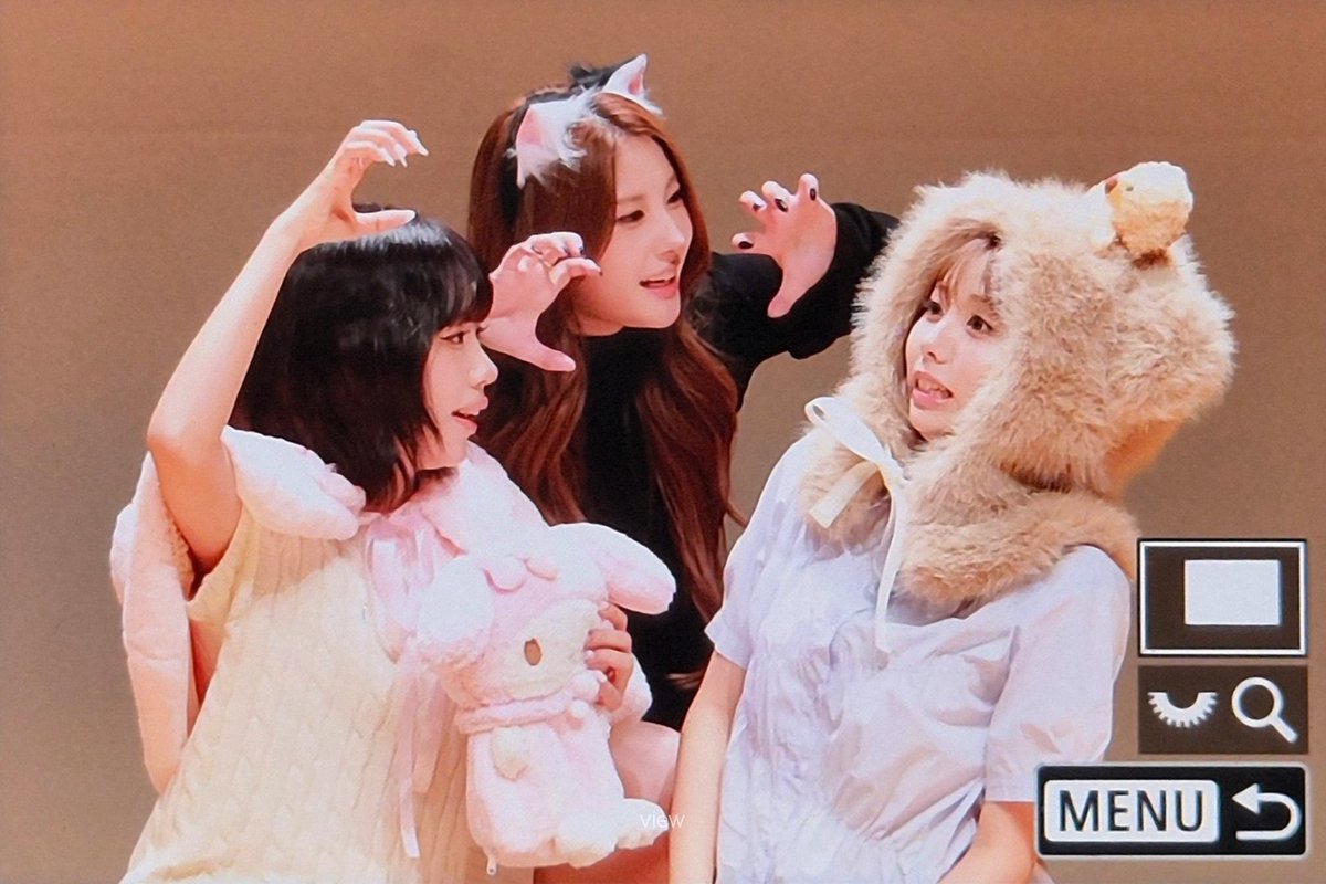 Dosie_view's tweet image. 250906 #Dosie preview
사이 좋은 소동물들 ♡
🐇🐈🐕
#도시 #퍼플키스 #PURPLE_KISS #이레 #채인