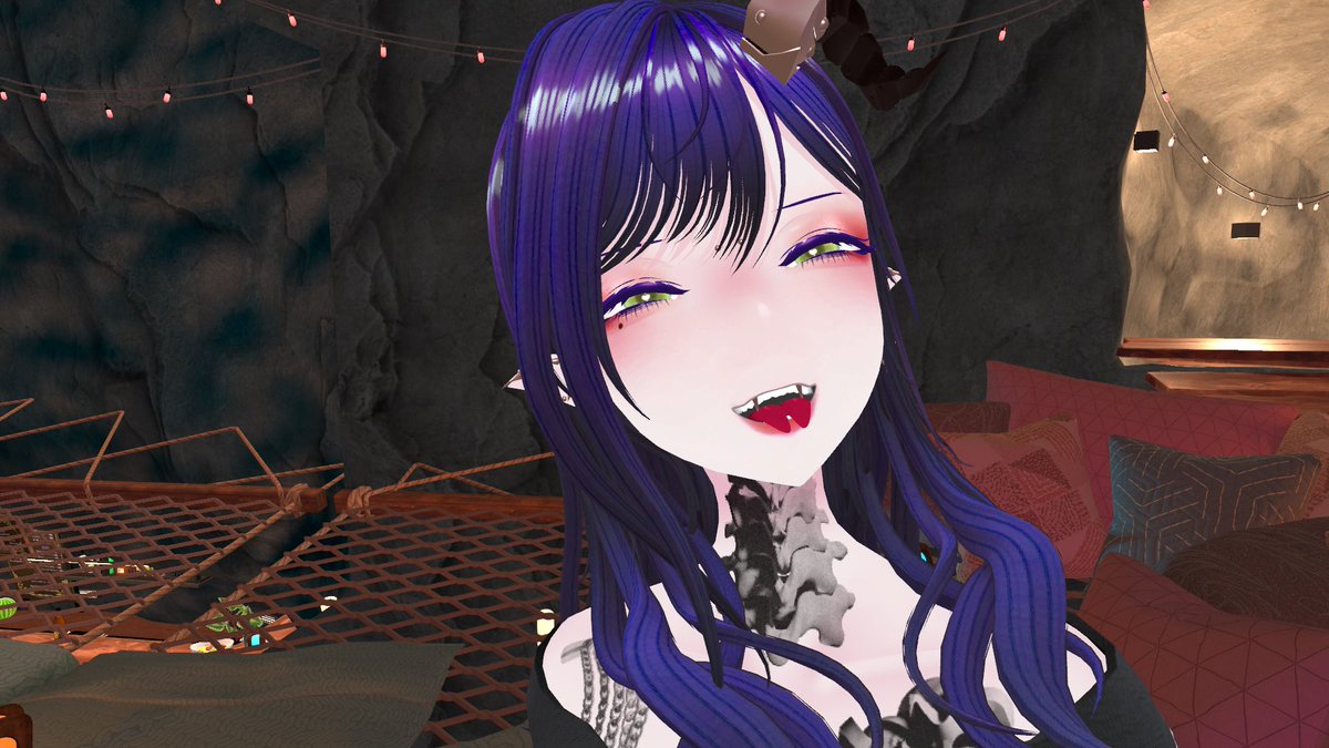 色々設定見直して帰ってこれたぞい！
そしてメイクもメンヘラ風にちた🐍