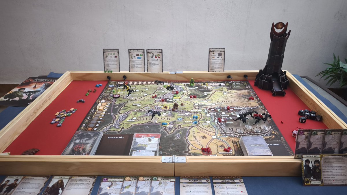 mesasparajuegos's tweet image. Lord of the Rings Fate of the Fellowship @Zmangames_ @ZManGames_ES fits in a Metis portable table. 
#coopgames #boardgamegeek
