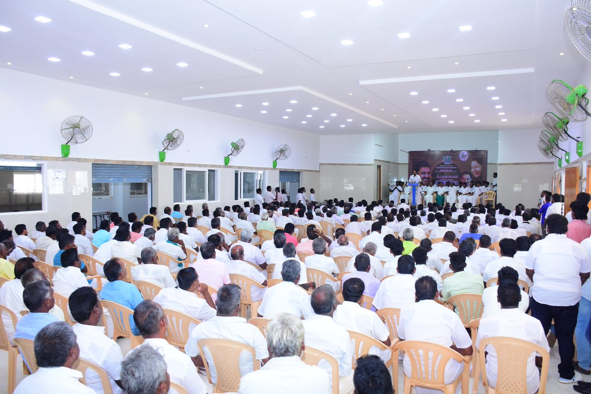 மாண்புமிகு கழகப் பொதுச் செயலாளர்,புரட்சித்தமிழர் திரு. <a href="/EPSTamilNadu/">Edappadi K Palaniswami-SayYEStoWomenSafety&AIADMK</a> தலைமையில் 2026-இல் கழக ஆட்சி அமைந்து மக்களை காத்து,தமிழகத்தை மீட்கும் வகையில்,
நம் குளித்தலை சட்டமன்ற தொகுதி,கிருஷ்ணராயபுரம் கிழக்கு ஒன்றிய கழகத்திற்கு உட்பட்ட  பொதுமக்களின் இல்லந்தோறும் சென்று கழக ஆட்சியில்