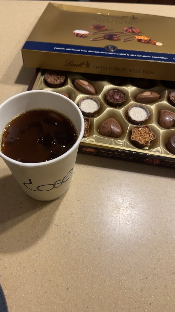 .

.                 كنت أنا واياه دايم في تواصل !!
.                 من صباح الخير ،، لـ. نوم العوافي .. 😔

#قهوه_الصباح