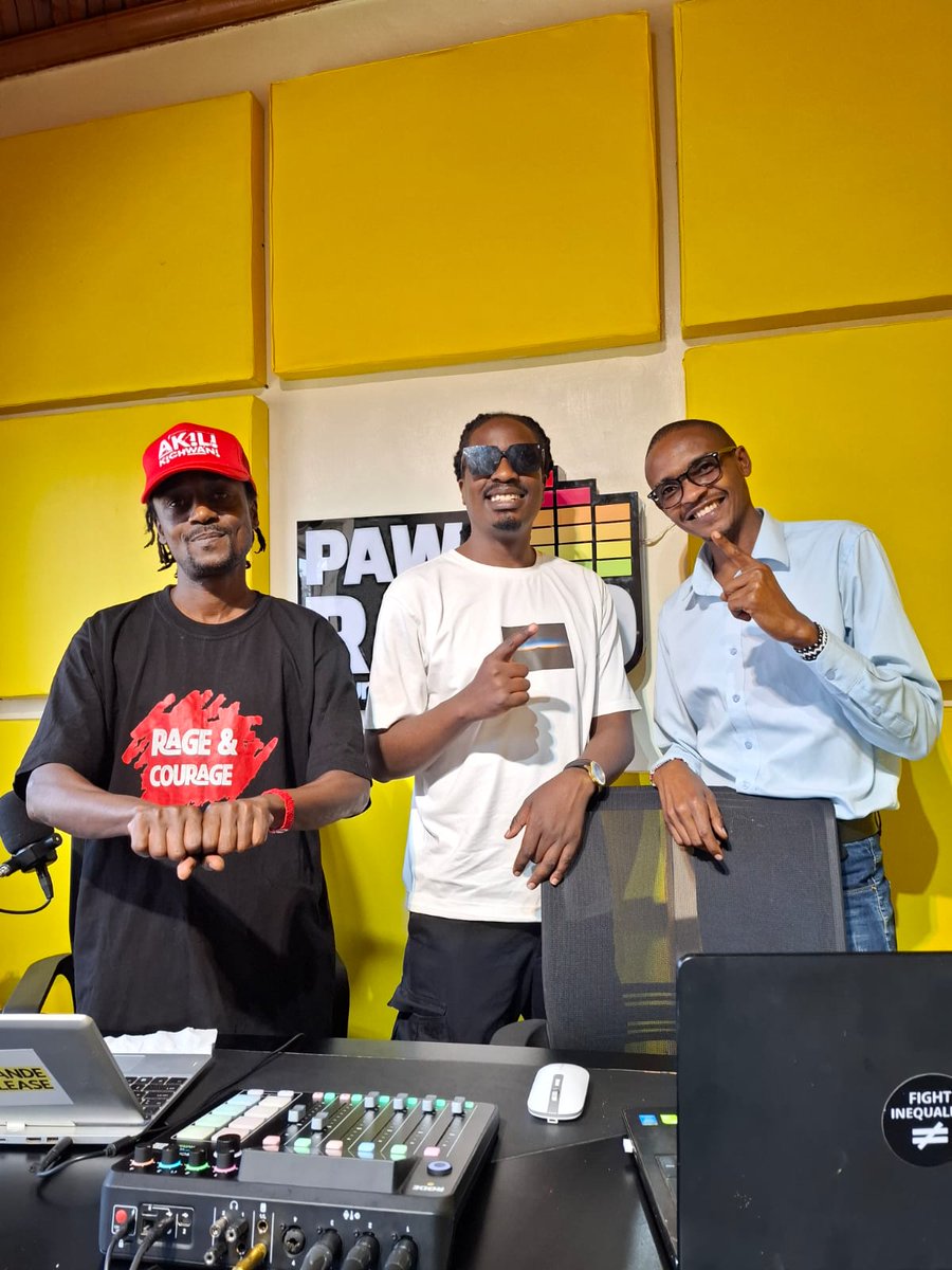 ElijahMoz4691's tweet photo. #GiftofGab your number one hiphop show on @pawaradio and @WillieOeba talking about his career and everything #Artivism #TuneInPowerUp
https://t.co/OdJzQwSA3V https://t.co/R7JMQ7pINO