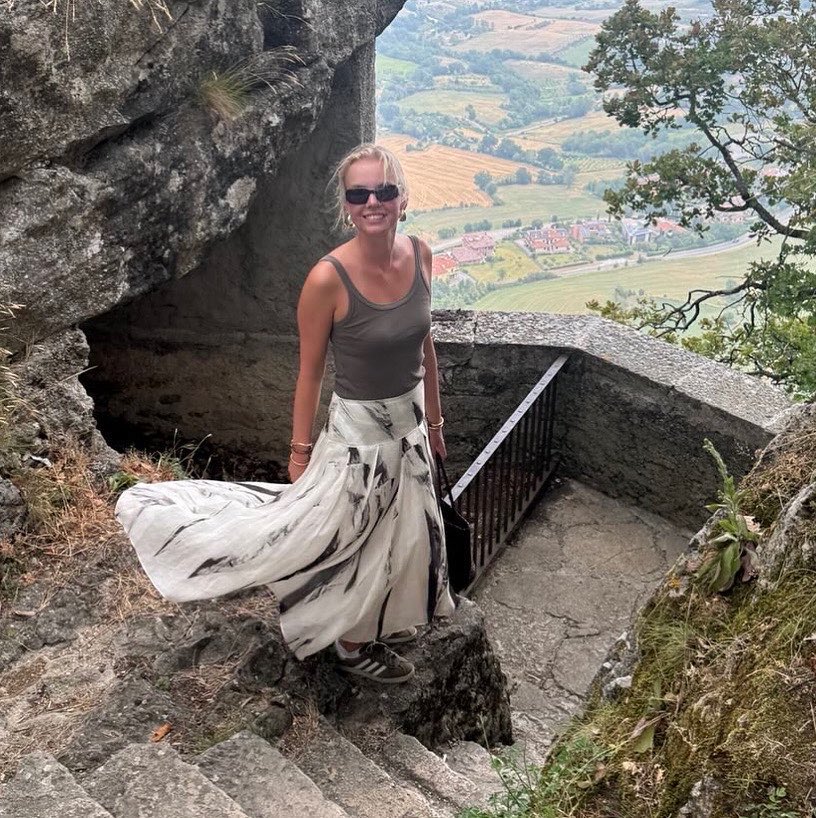 Сегодня день рождения у человека, который с самого первого своего дня на этой земле не перестаёт меня удивлять.

Сначала - просто тем, что появилась в моей жизни крошечная малышка, требующая любви, заботы и внимания. Всё как у всех, казалось бы. Но… очень скоро стало ясно: с ней