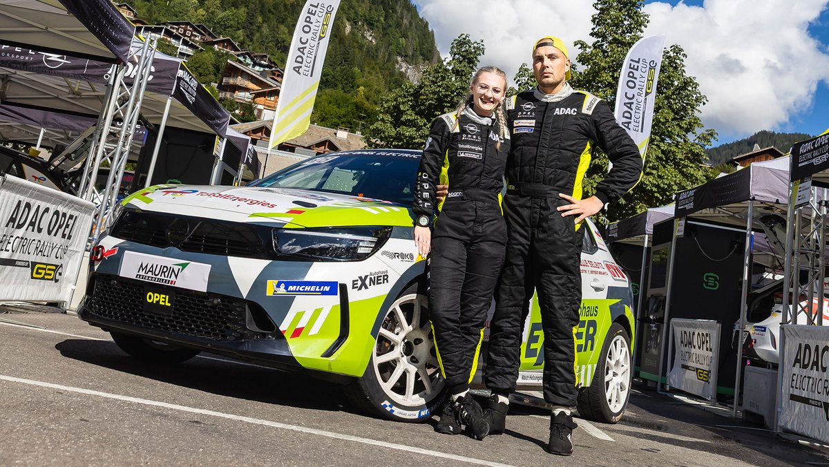 The #MontBlanc Rally is a highlight in the calendar of the ADAC Opel Electric Rally Cup. The battle at the top could hardly be more exciting: Alex Español leads just ahead of Tom Heindrichs and Kilian Nierenz. Who will win in Morzine? 

media.stellantis.com/em-en/opel/pre…

#OpelRally