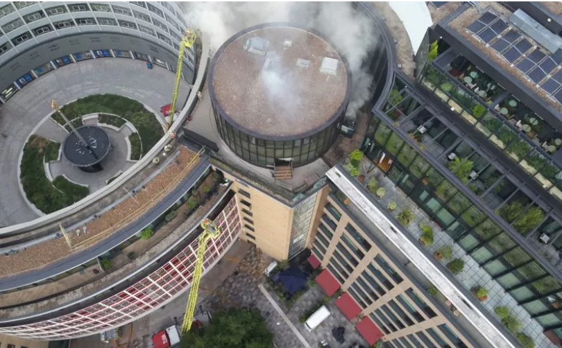 Former BBC television centre up in flames as 100 firefighters tackle blaze
dailystar.co.uk/news/latest-ne…