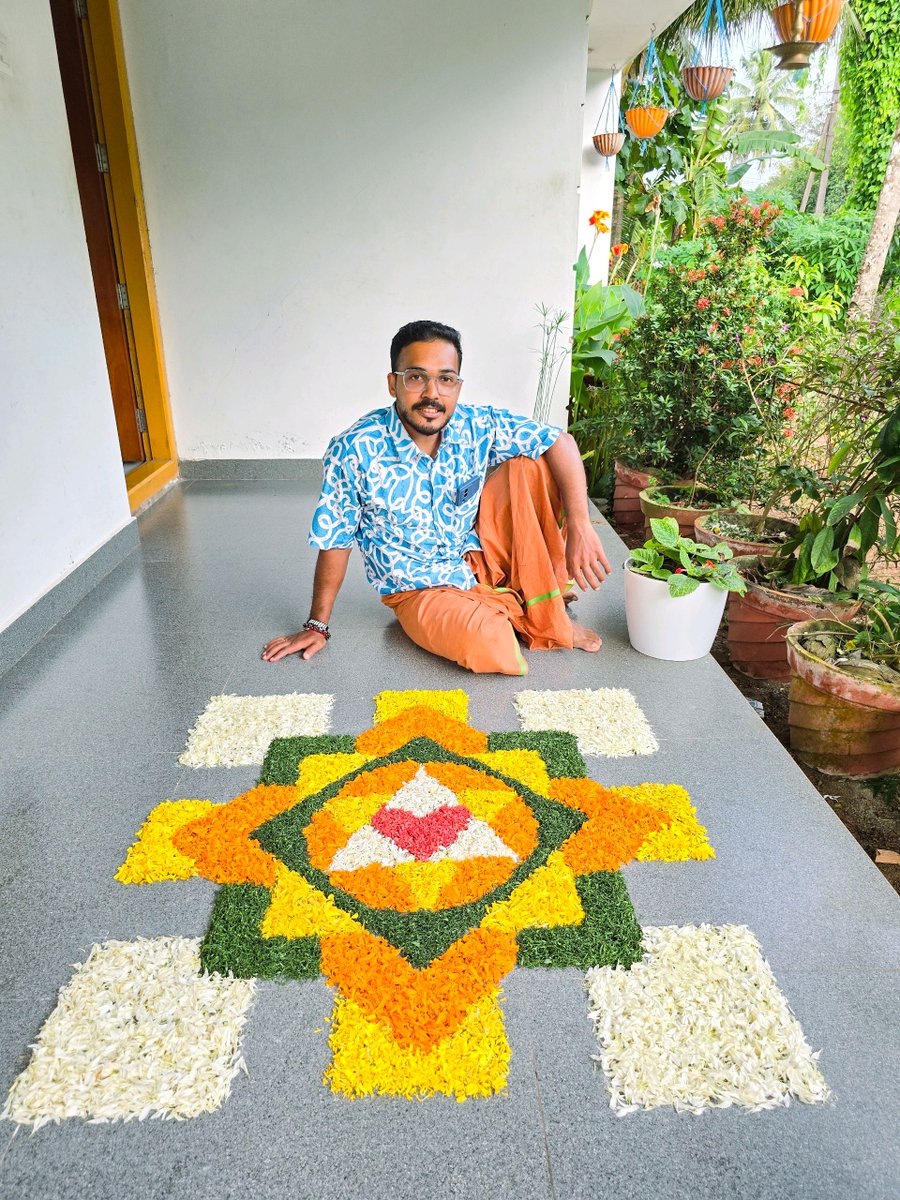 SarLockz's tweet photo. Onam with family ❤️😍

#onam #onam2k25 #onamcelibrations #kerala #onam2025 https://t.co/OEQdGIwJuI