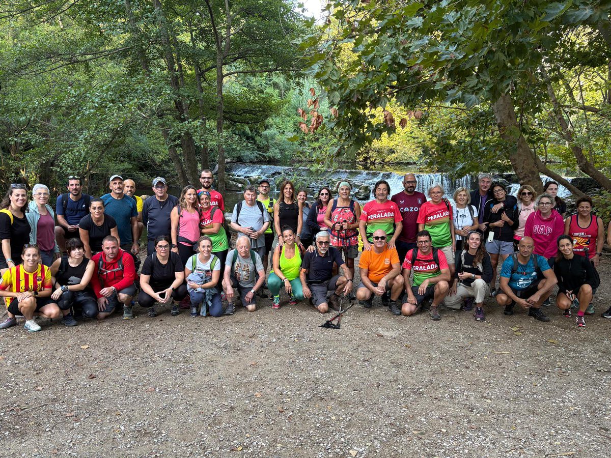 ⛪️ Avui Peralada viu la romeria a la Salut de Terrades!
Un grup de 44 pelegrins ja ha arribat al santuari seguint la tradicional ruta a peu, mantenint ben viva la tradició. 🙌✨