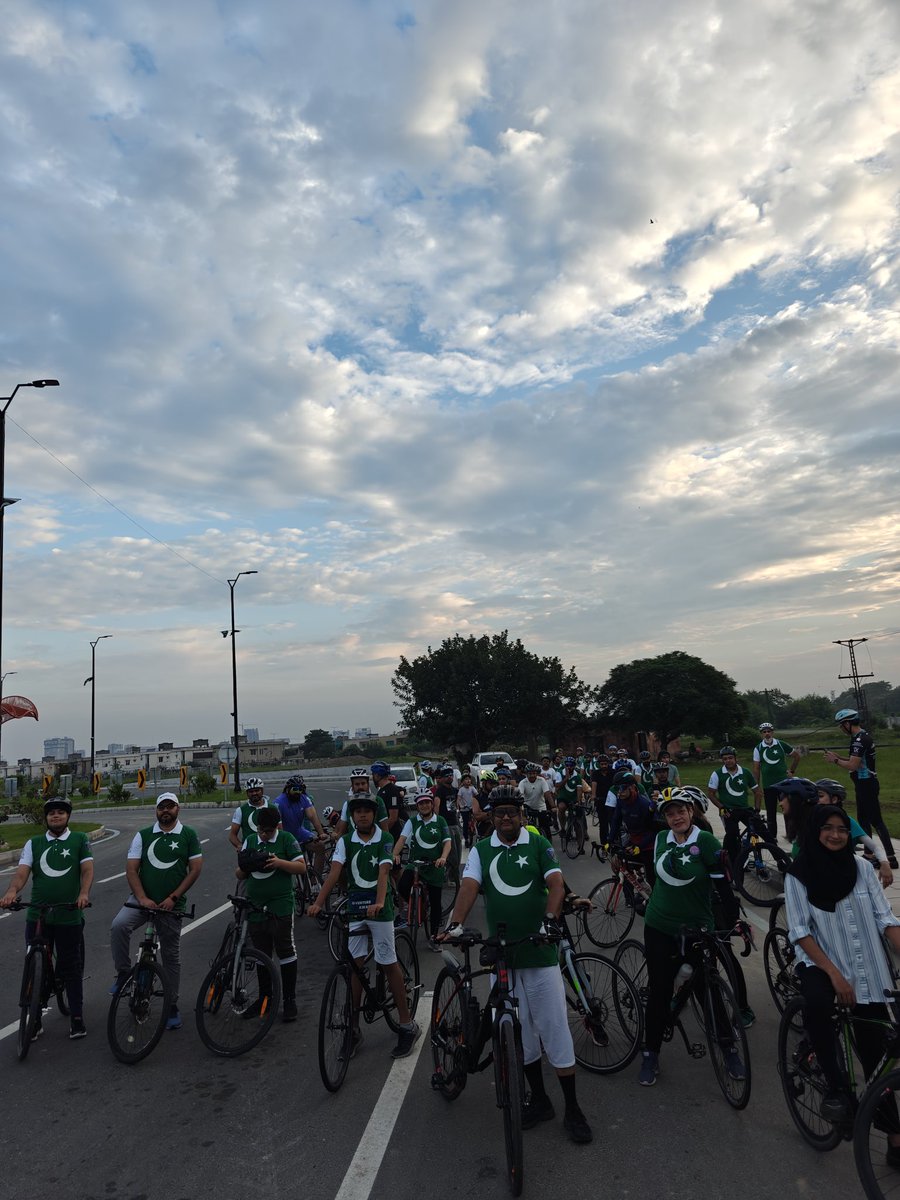 cycle99443's tweet photo. Defense Day Ride 

#defensedaypakistan #criticalmasslahore 
#Lahore https://t.co/OIMP3R2uFy