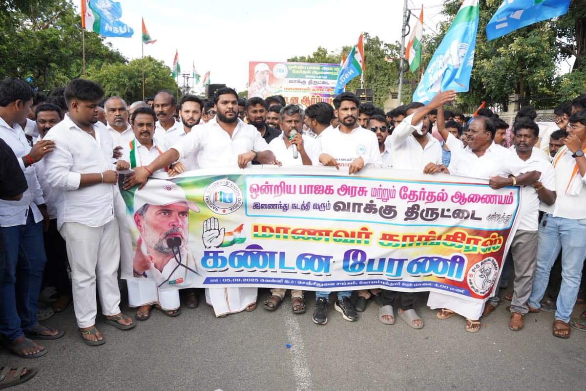 nsui's tweet photo. 📍Tamil Nadu 

@NSUITamilNadu organized a protest in Coimbatore district against vote rigging, demanding free and fair elections. 

We stand committed to safeguarding democracy and the rights of students and citizens. https://t.co/G13PCyoyBV
