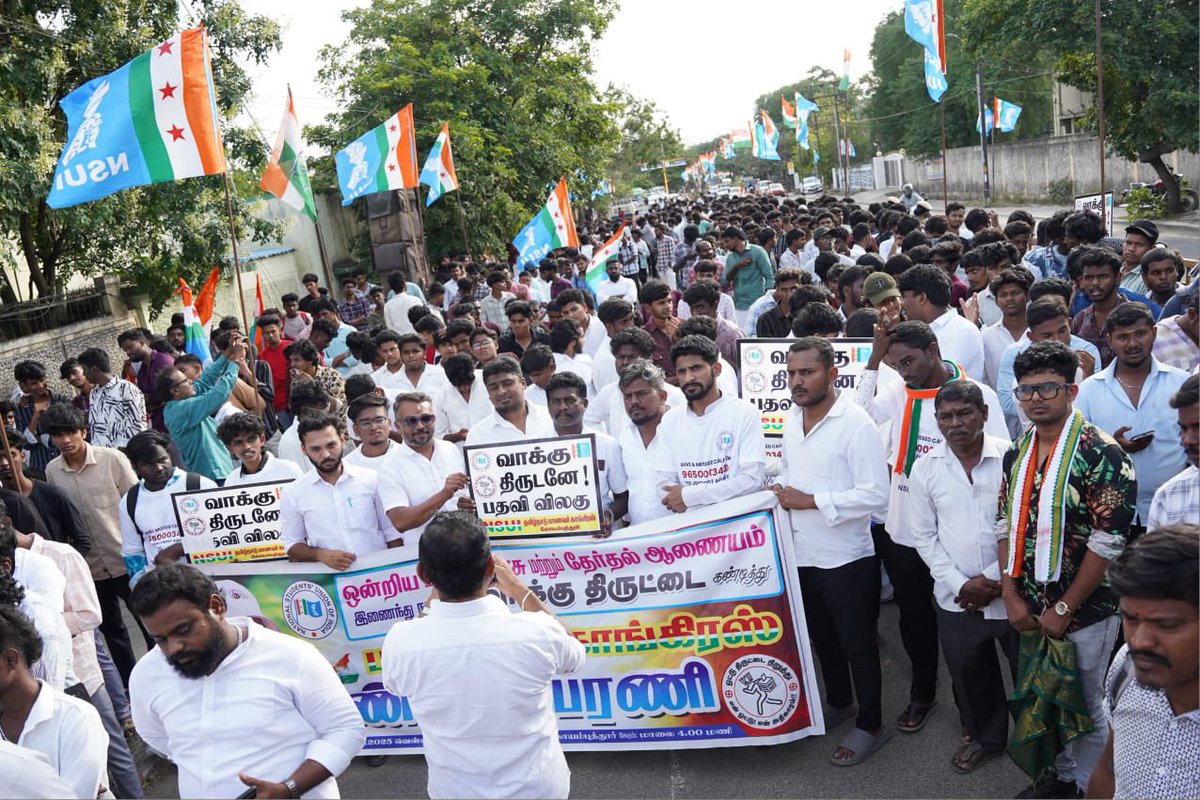nsui's tweet photo. 📍Tamil Nadu 

@NSUITamilNadu organized a protest in Coimbatore district against vote rigging, demanding free and fair elections. 

We stand committed to safeguarding democracy and the rights of students and citizens. https://t.co/G13PCyoyBV