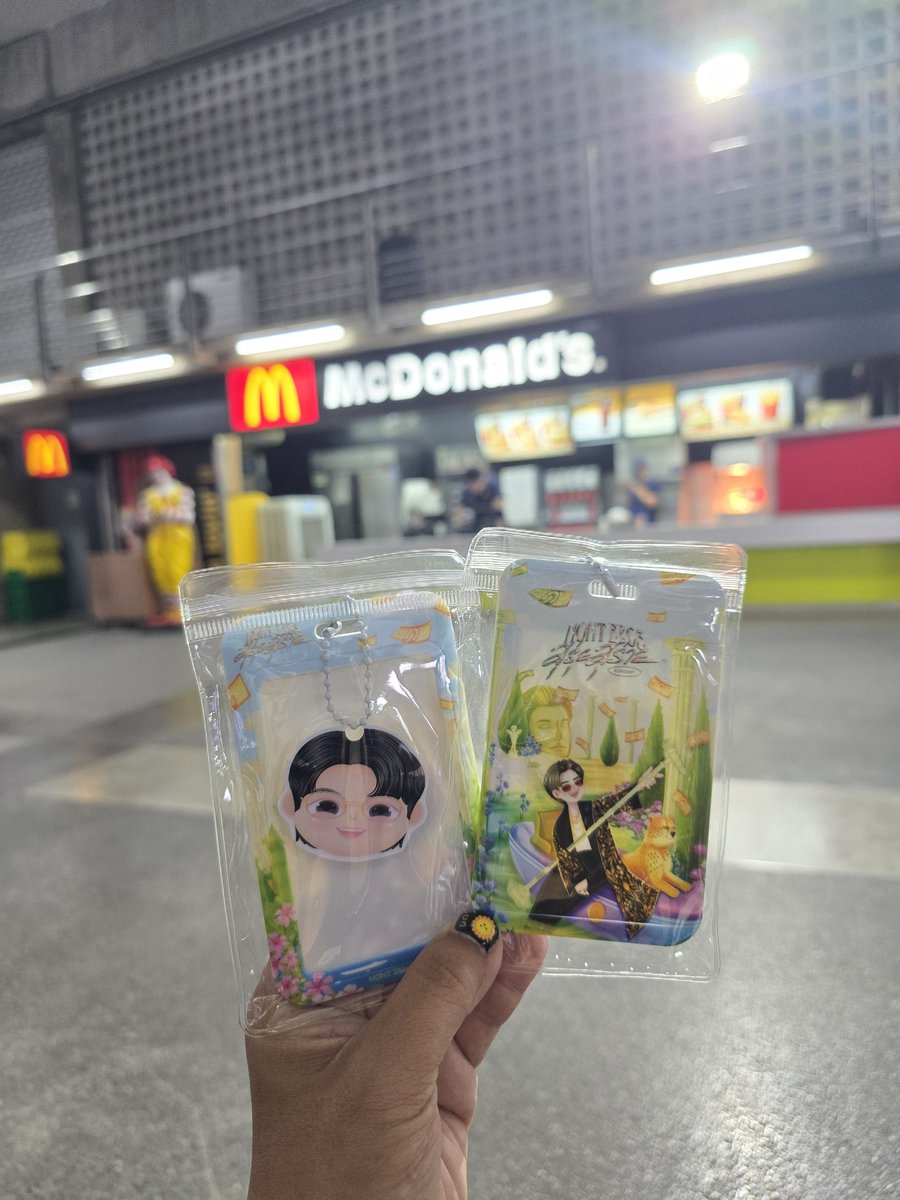 0507namwan's tweet photo. อยู่หน้าMc.น้าาา 
หญิงชุดดำใส่แว่น👓ฮะ

♡GIVEAWAY FOR NONTFAM♡

𝗡𝗢𝗡𝗧 𝗘𝗣.𝟬𝟯 สุรุ่ยสุร่าย 𝗖𝗢𝗡𝗖𝗘𝗥𝗧

🎈Card Holder 100 Ea.🎈

Date : 06||08||2025

มารับ มาแลกกันเยอะๆ นะคะ

#NONTTANONT 
#Giveawaysสุรุ่ยสุร่ายConcert 
#NONTEP03สุรุ่ยสุร่ายCONCERT https://t.co/6slAxC4IIW