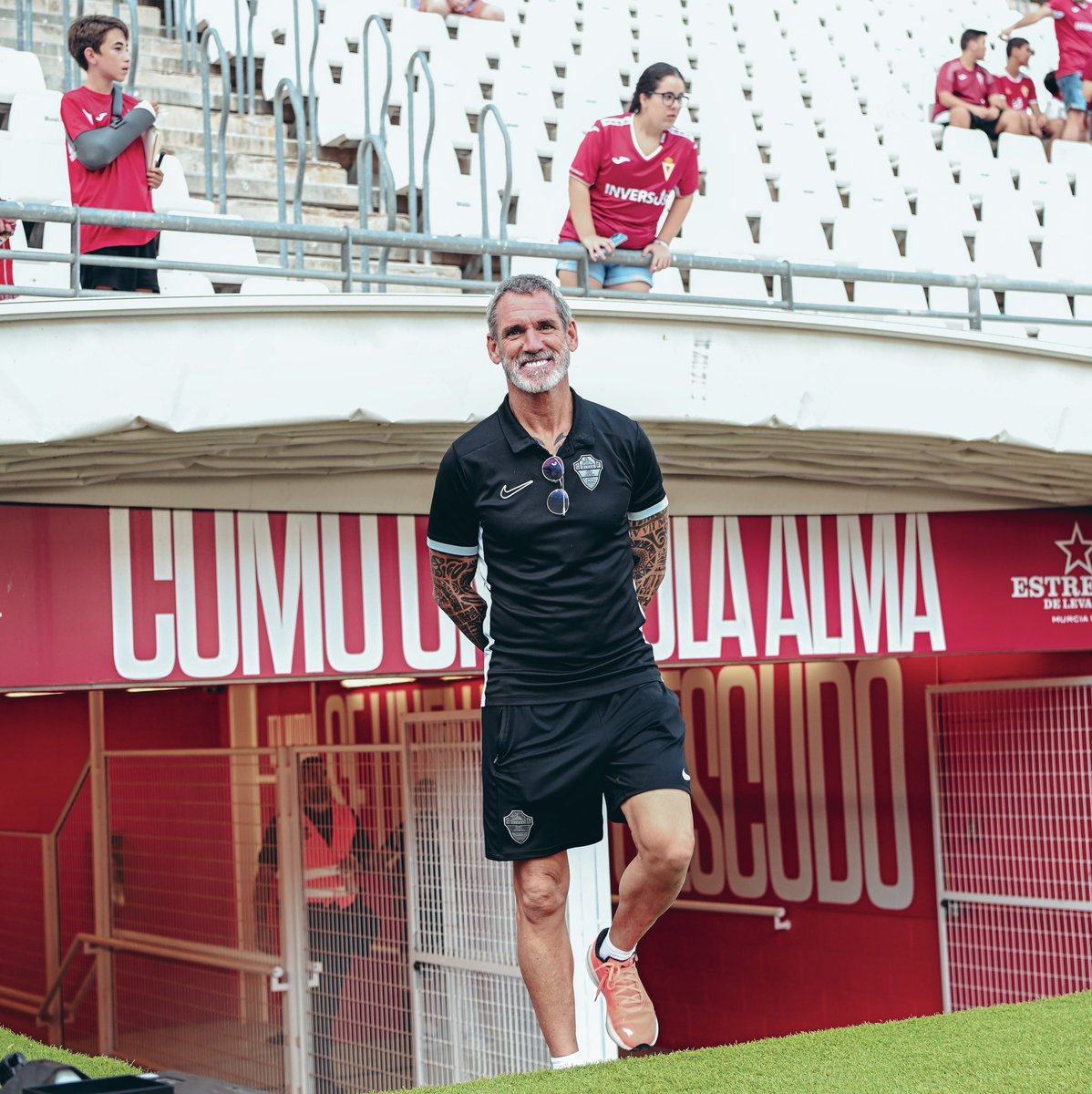 La sonrisa; un acto de AMOR y una entrega incondicional de ALEGRÍA. Nadie es tan rico que no la necesite, ni tan pobre que no la pueda dar. La sonrisa es una expresión, a través del cuerpo físico, de un ALMA que agradece a la VIDA. #Ítaca