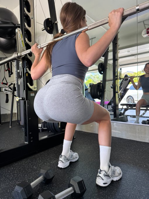 Booty appreciation post 😘 https://t.co/46tcVStGNf