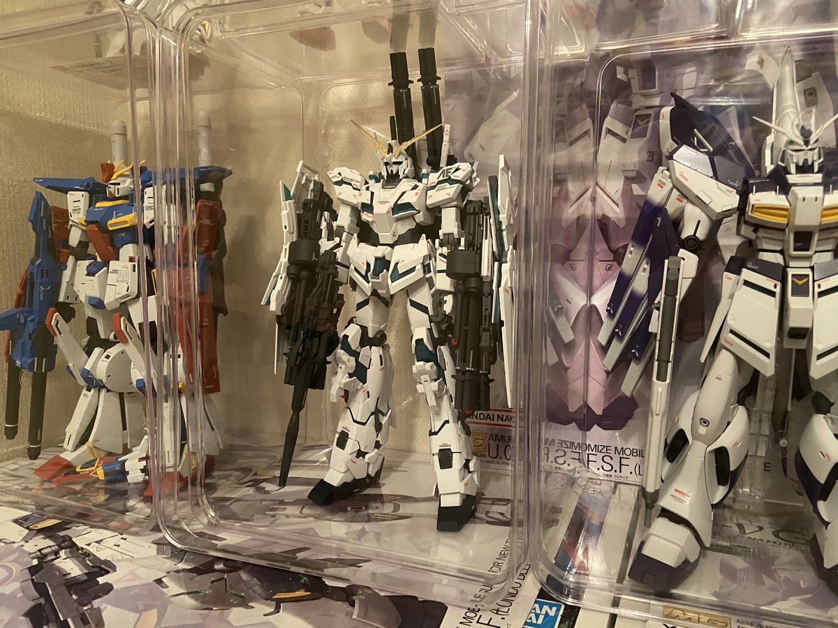 ようやく、カトキフルアーマーユニコーン
完成❣️ 最終は、艶消しで仕上げましたが
なかなか良いですねー😊