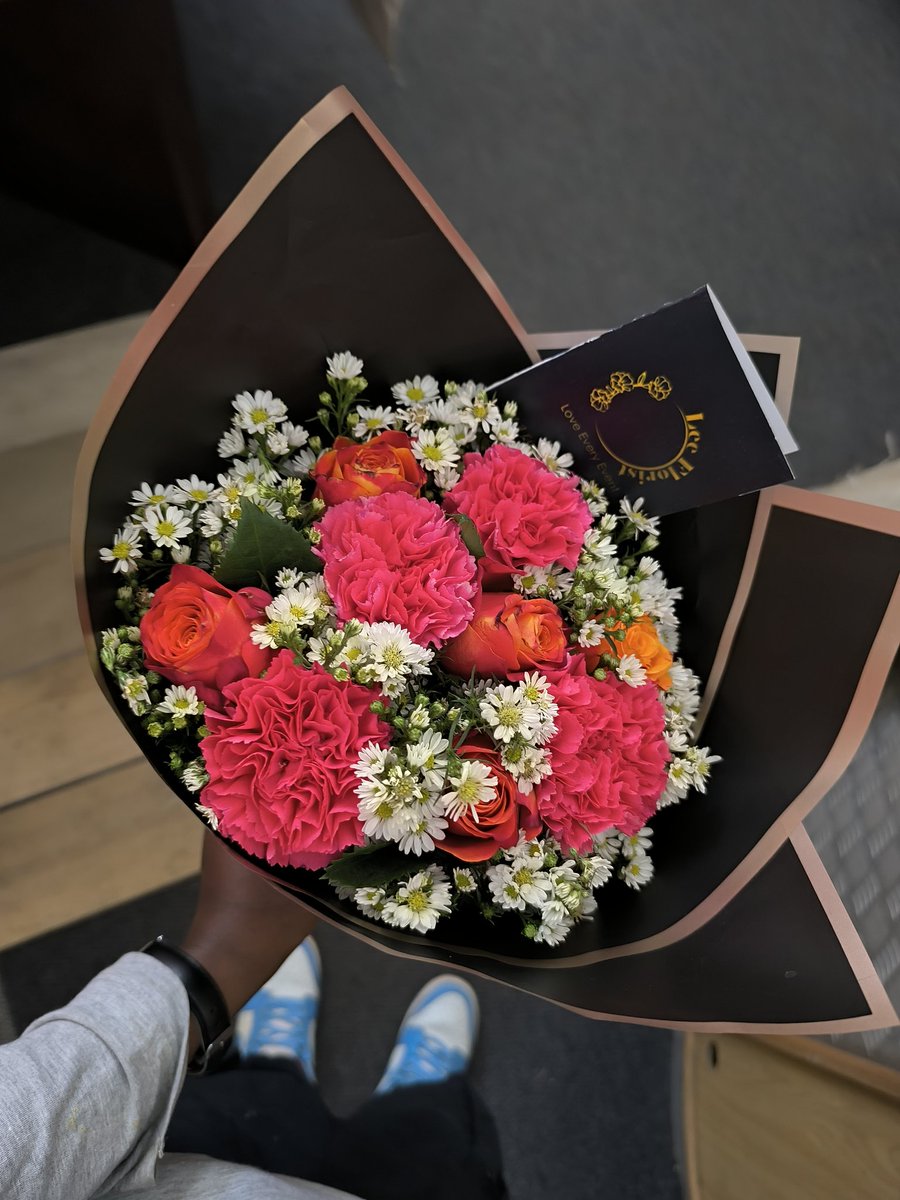 The flowershop today 
Loops Couples game $20.00
Basic bouquet $15.00
Branded wine $10.00
Sunshine $15.00 
0713740645