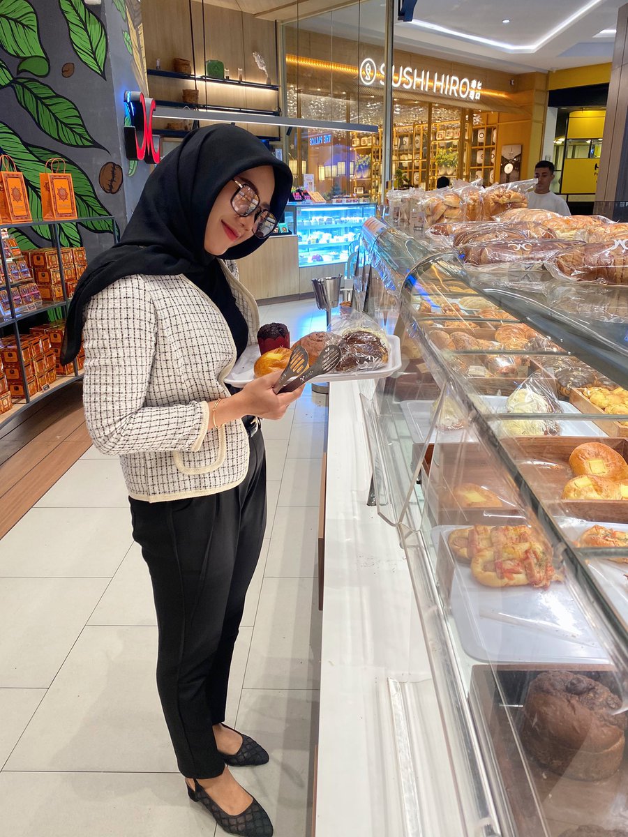 shintadl_'s tweet photo. Kegiatan cewe yang ga diajak beli telor gulung https://t.co/ebyuoP0GMR