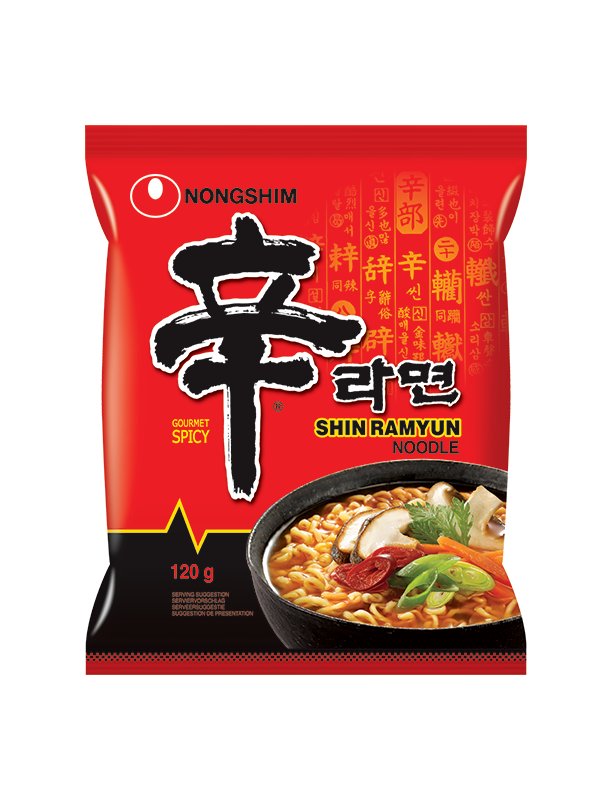 이거 전에 얘기듣기로는, 매기강 감독이었나 미술 담당 스탭분이었나가 처음에 헌트릭스가 먹던 라면의 디자인을 컵 진라면을 모티브로 하면서 신라면 요소도 섞어서 했었는데, 이번더 콜라보 계약을 하면서 매기강 감독이 농심은 라면을 영어로 Ramyun이라고 한국식 표기를 했는데,