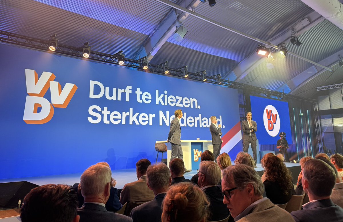 “De peilingen laten een enorme groeipotentie voor de VVD zien” 😀 that’s the spirit 💪🏼 @lennartsalemink <a href="/rubenbrekelmans/">Ruben Brekelmans</a> <a href="/MinisterEZ/">Vincent Karremans</a> <a href="/VVD_HLMR/">VVD Haarlemmermeer</a>