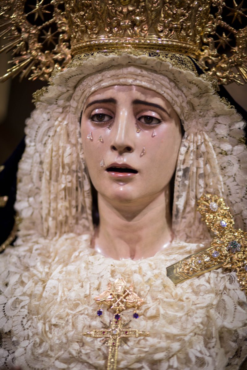 EstandartedeSev's tweet photo. 🟢 #EstandarteDS | Nuestra Señora de los @DoloresdelCerro, ya se encuentra ataviada para el rezo del Santo Rosario en la aurora de mañana domingo 7 de septiembre, hacia la sede de la @Hdadpadrepio
📸 @Detarno 
#SeptiembredeDolores2025 https://t.co/vHYgrj9VVE