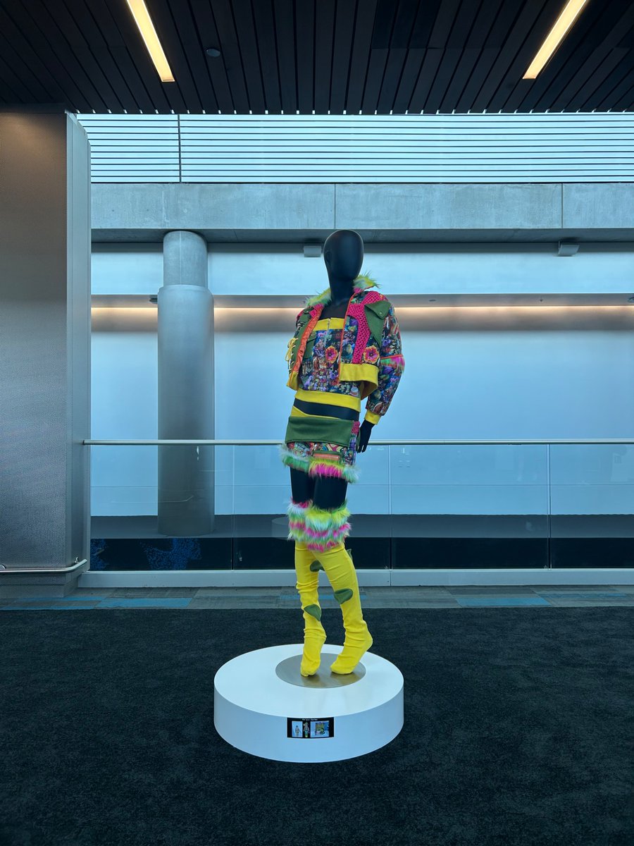 GeekOutKK's tweet image. Last year, GeekOut teamed up with Bunka Fashion College, Dentsu, and Roblox to launch a virtual fashion course in Japan, empowering young talents to design both IRL and on virtual platforms like Roblox.

Now, selected works from this course are on display at #RDC25 If you’re here…