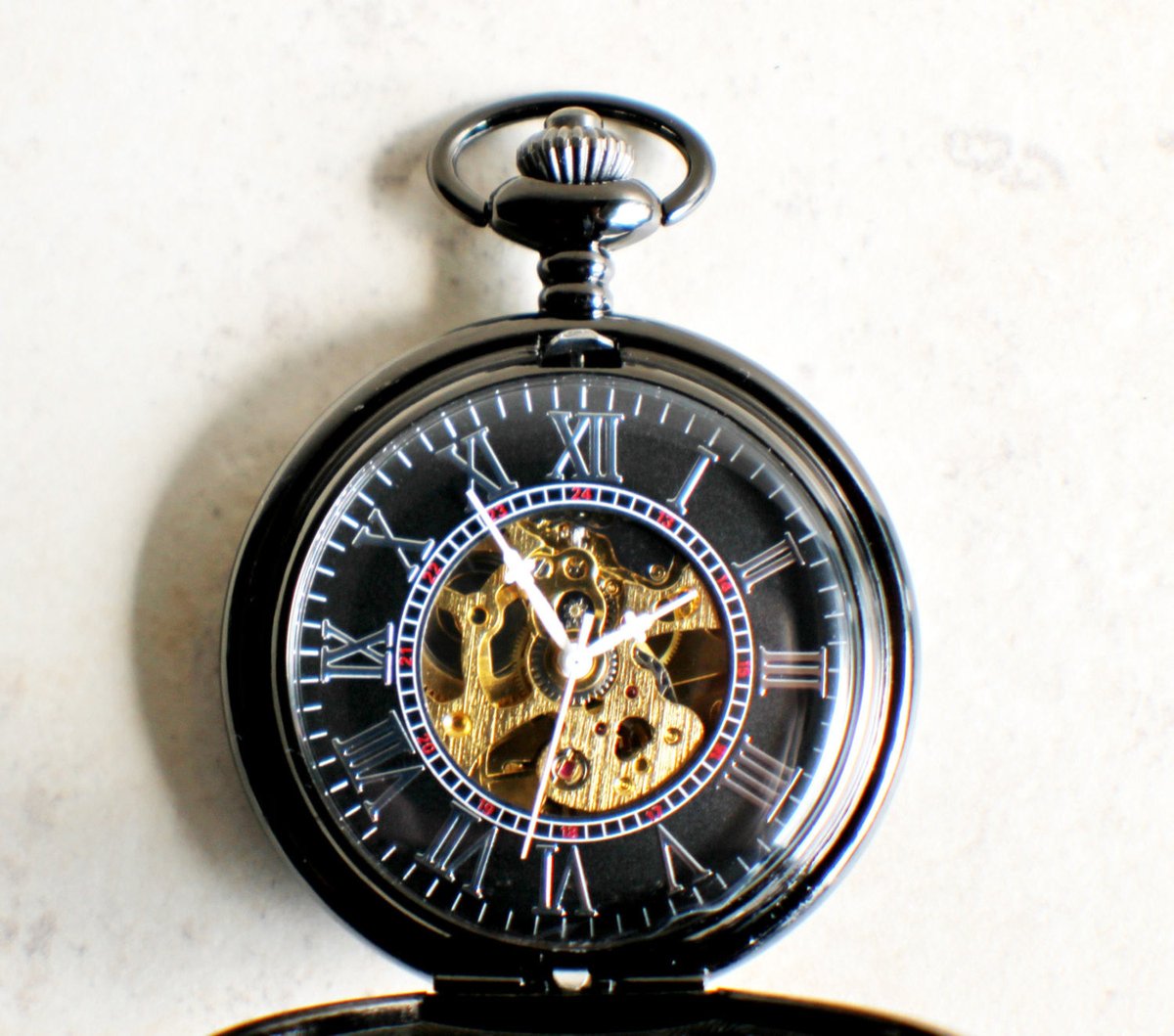 charsfavorite's tweet image. Time to make a statement. Discover the elegance of our Bronze Lion Mechanical Pocket Watch in sleek black. Elevate your style and embrace timeless craftsmanship today. #LuxuryTimepieces #TimelessElegance

Shop Now charsfavoritethings.com/products/5men-…