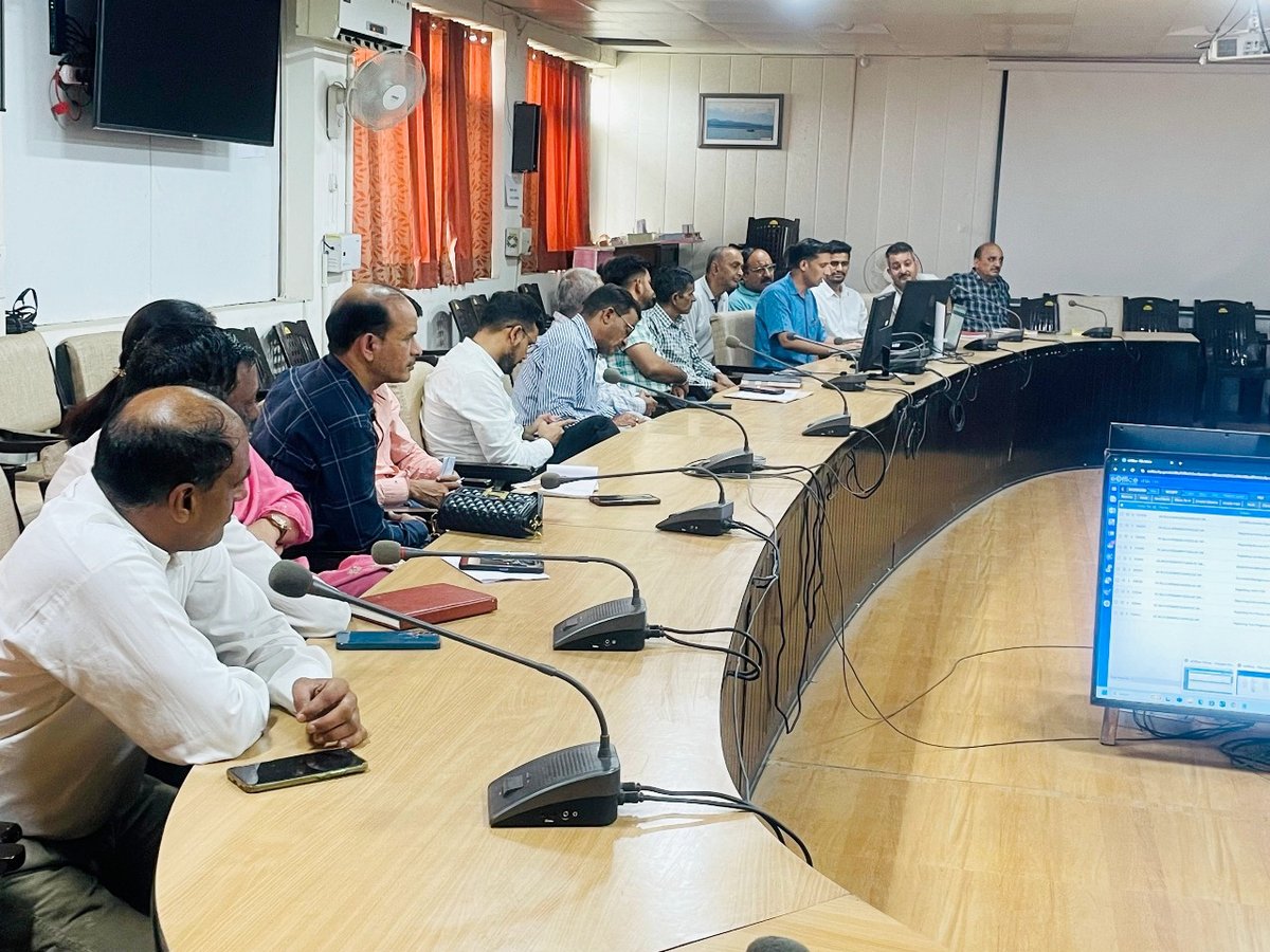 Another day, another step towards a digital future! 🚀
Great to see the enthusiasm from our HPPWD divisions in Ghumarwin &amp; Jhandutta during the eOffice training. 20 participants, all set to streamline their work! 💻
#DigitalTransformation #HPPWD #HimachalPradesh #eOffice