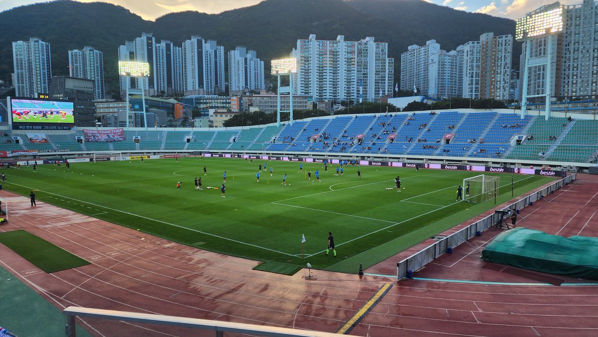 놀랍게도 이 경기장 처음 와봄