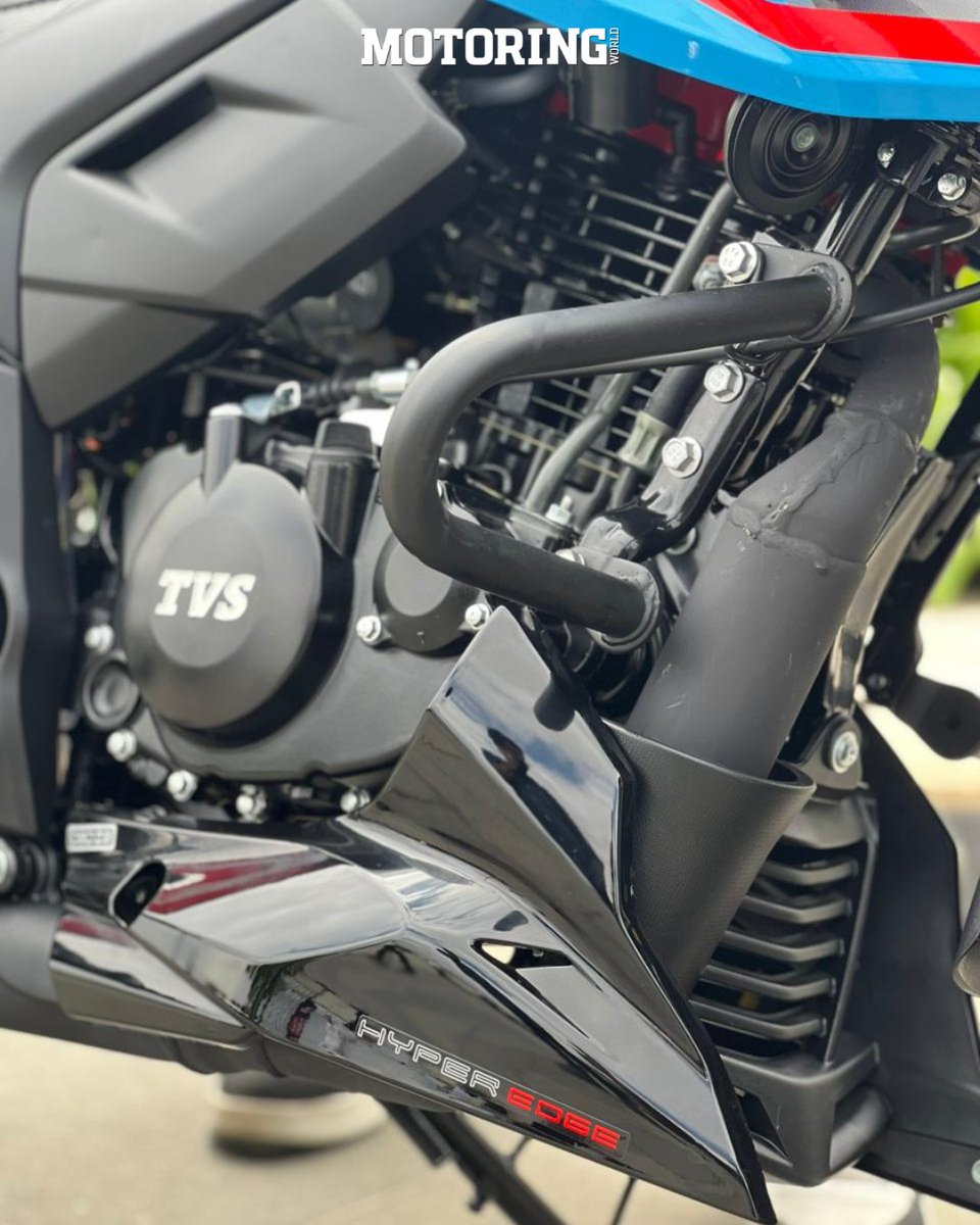 MyMotoringWorld's tweet image. #TVS is celebrating two decades of #Apache with the debut of the updated #RTR1604V.
Here’s what’s new:
🔹New 5-inch TFT display
🔹Dual-channel ABS
🔹3 Ride modes: Sport, Urban, Rain
🔹Slip-and-assist clutch
🔹New LED projector headlight with DRL
🔹₹ 1.28 lakh (ex-showroom)