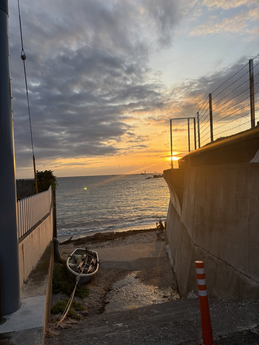 MasativeLife's tweet image. 秋が近づいてきましたね🍂
夕陽に癒される土曜の夕暮れ😌

#一色海岸
#真名瀬バス停
#逗子海岸
#写真好きと繋がりたい