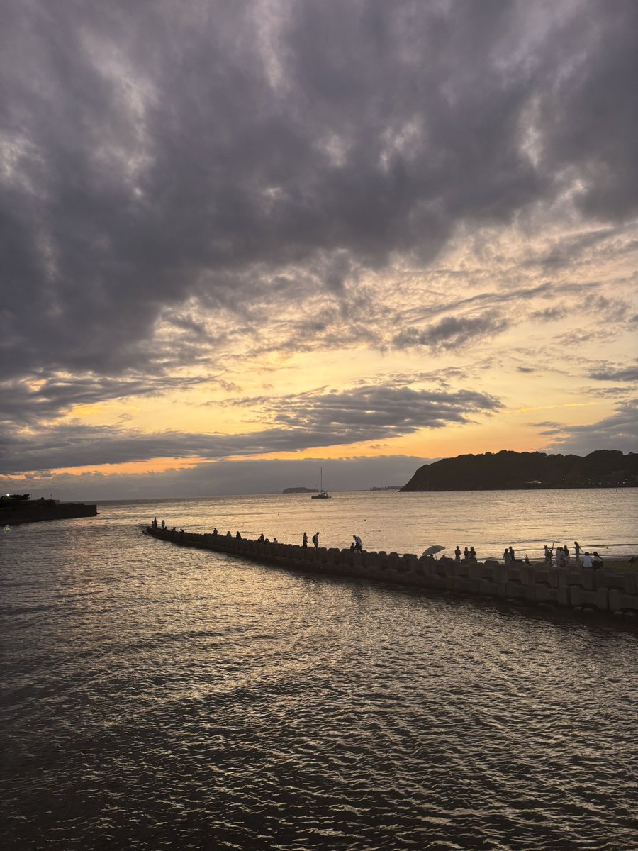 MasativeLife's tweet image. 秋が近づいてきましたね🍂
夕陽に癒される土曜の夕暮れ😌

#一色海岸
#真名瀬バス停
#逗子海岸
#写真好きと繋がりたい
