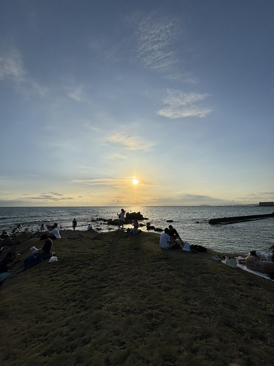 MasativeLife's tweet image. 秋が近づいてきましたね🍂
夕陽に癒される土曜の夕暮れ😌

#一色海岸
#真名瀬バス停
#逗子海岸
#写真好きと繋がりたい