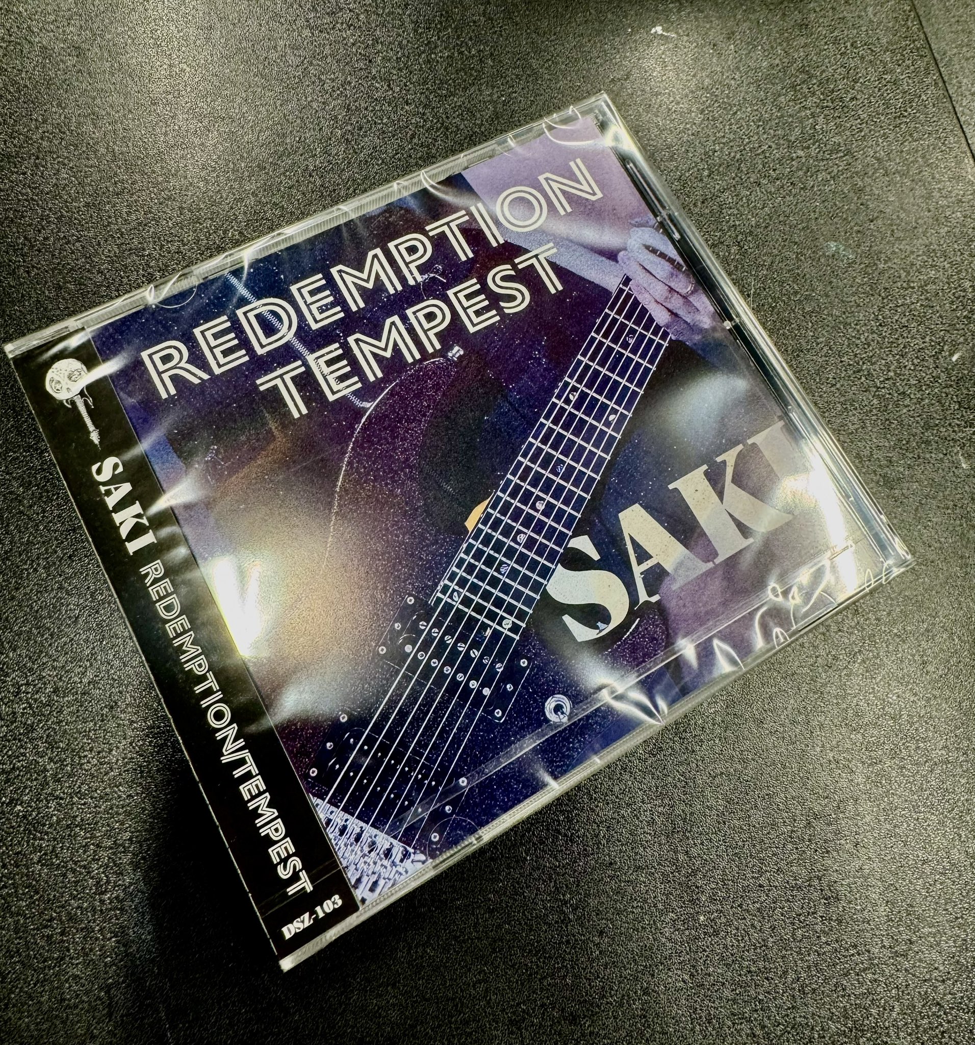SAKI REDEMPTION / TEMPEST サイン入り写真 SAKI CD REDEMPTION / TEMPEST 直筆サイン入り写真付 - メルカリ
